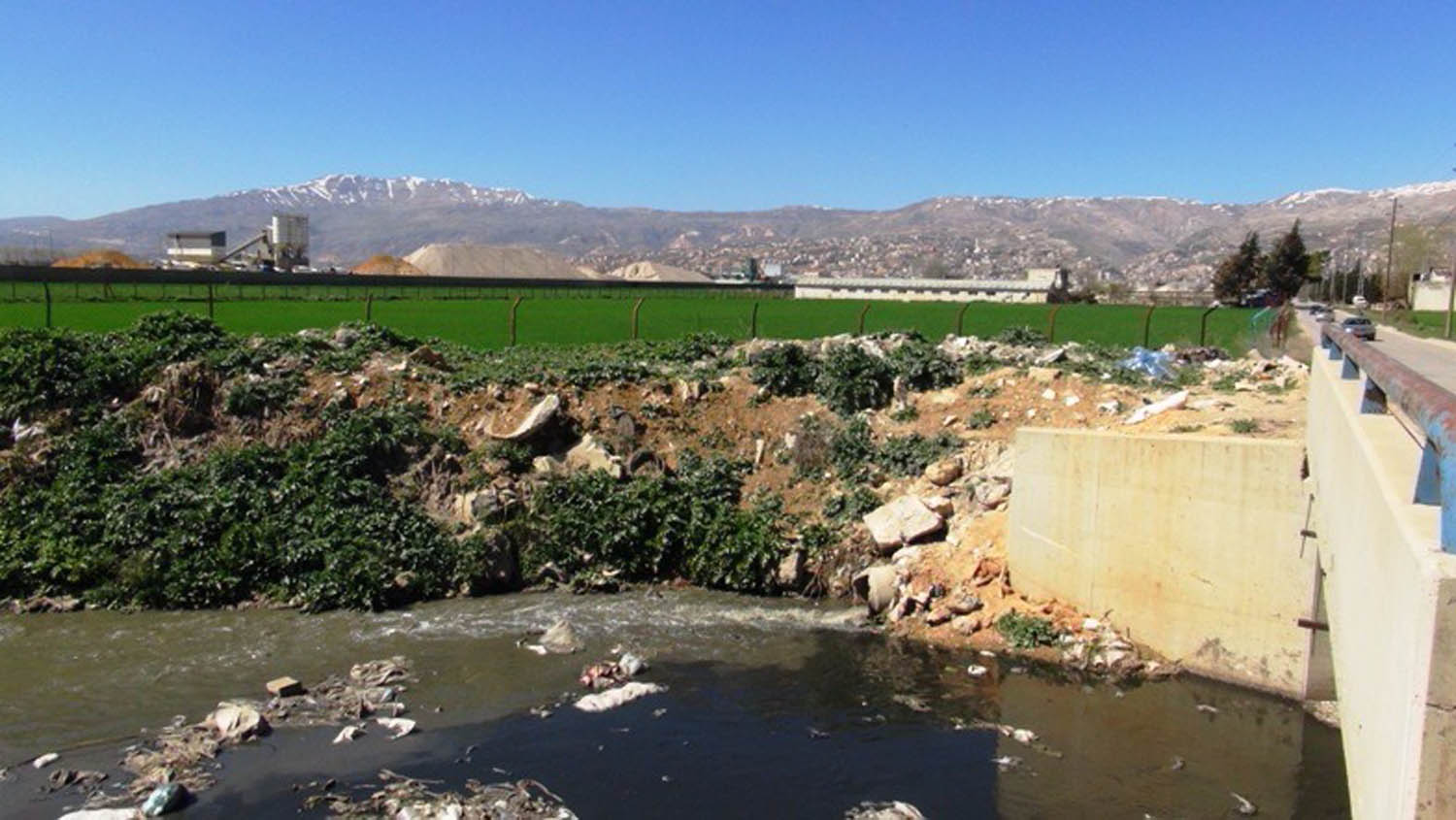 جريمة بيئية خطيرة على ضفاف نهر الليطاني